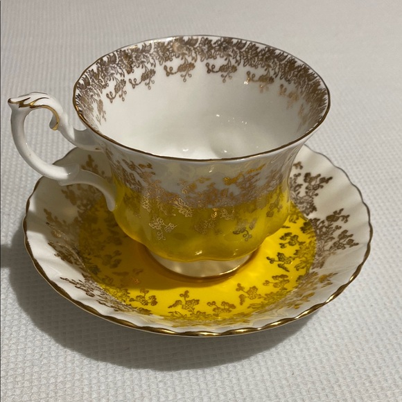 Royal Albert Bone China Yellow Teacup and Saucer with Gold Accents - Picture 2 of 10